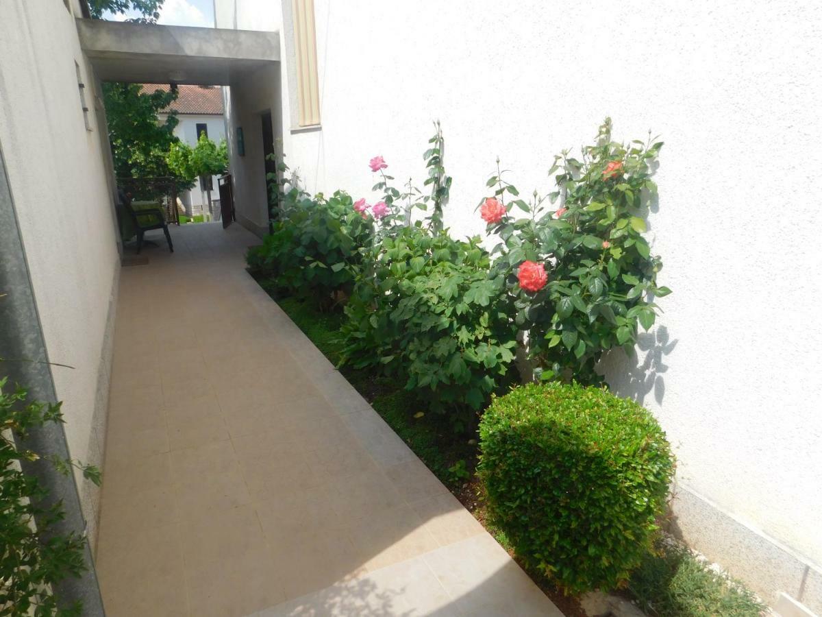 Apartment Artusi Пула Екстериор снимка